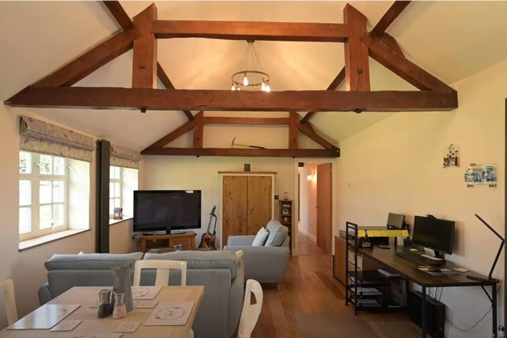 Beautiful 2 Bed Picturesque Tranquil Setting * Sywell