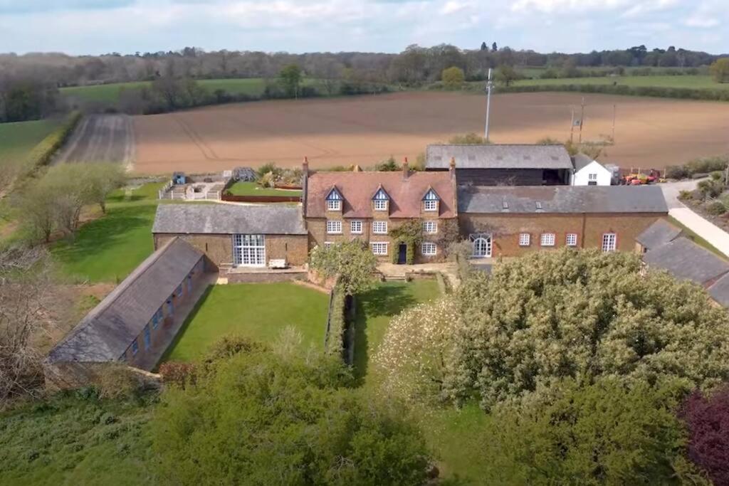 Beautiful 2 Bed Picturesque Tranquil Setting * Sywell