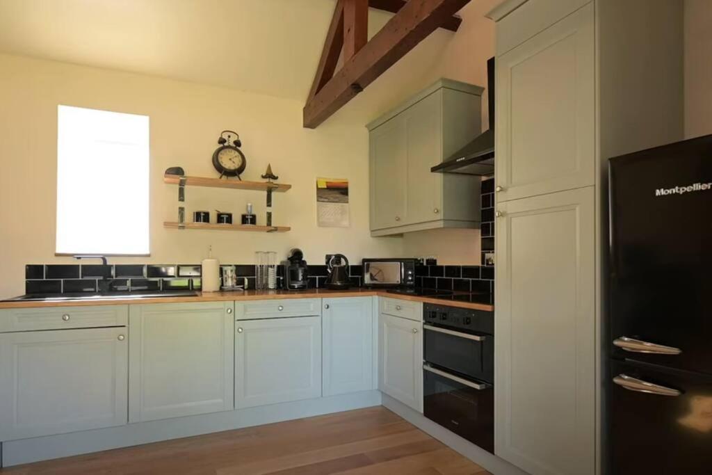 Apartment Beautiful 2 Bed Picturesque Tranquil Setting *