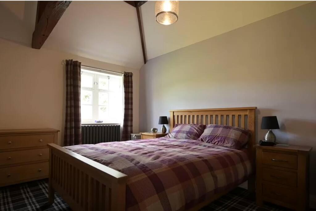Beautiful 2 Bed Picturesque Tranquil Setting Apartment