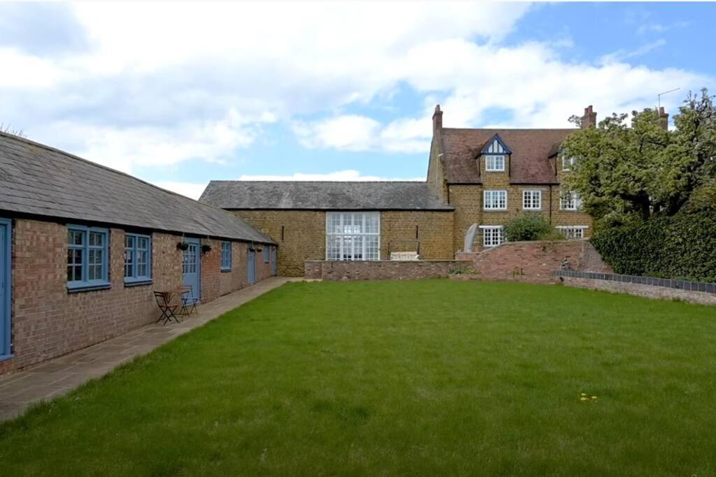 Beautiful 2 Bed Picturesque Tranquil Setting Apartment *